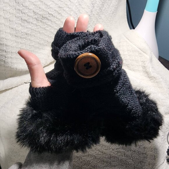 Fashion by Mirabeau Fingerless BLACK Gloves-Faux Fur - Picture 3 of 3